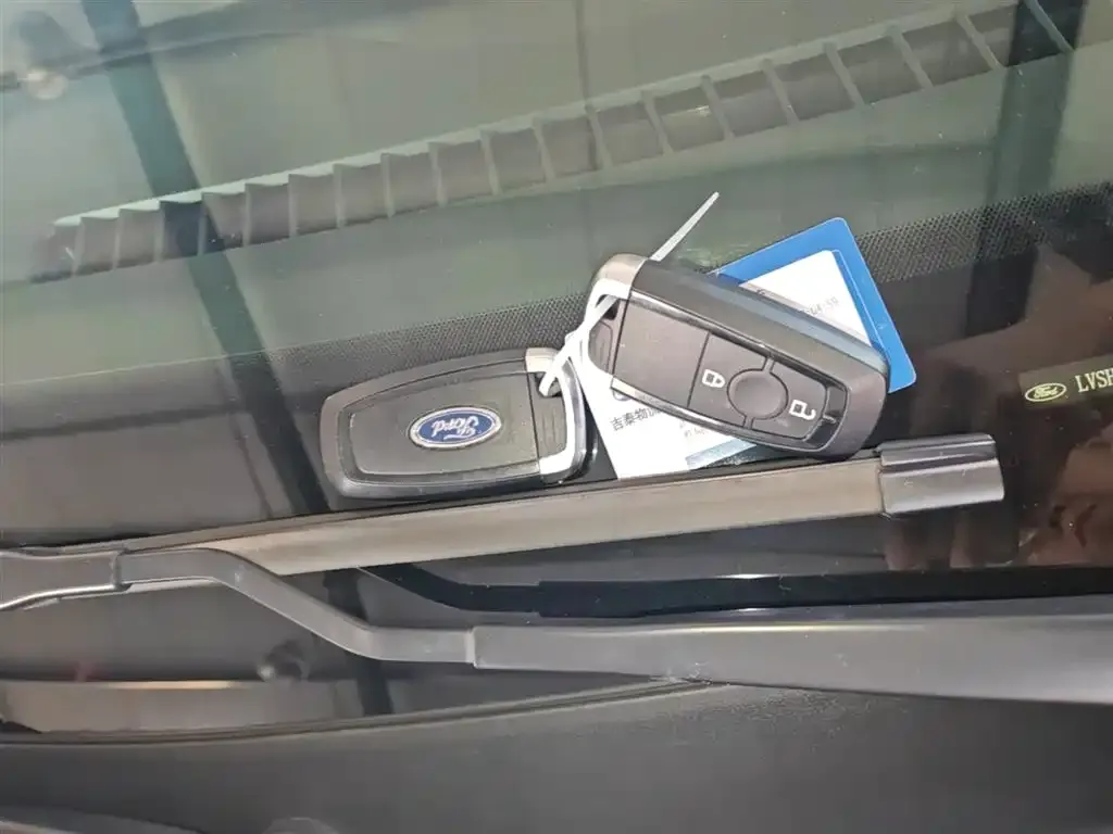 Ford Escape 2023 из CN, фото 2