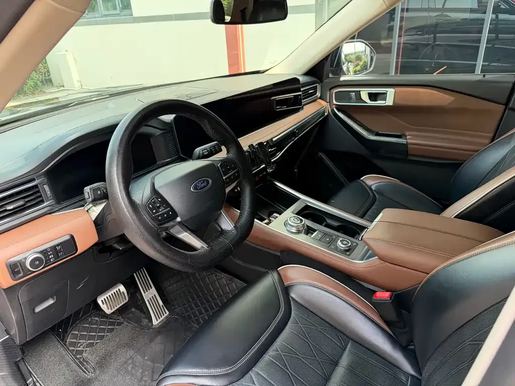 Ford Explorer 2023 из CN, фото 2