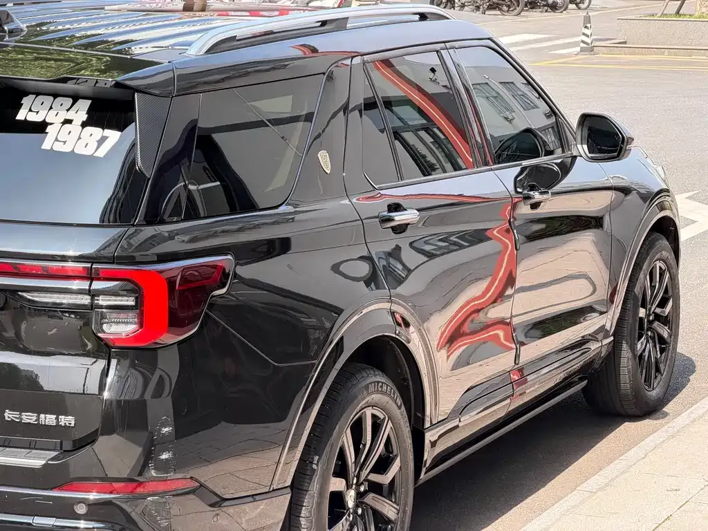 Ford Explorer 2023 из CN, фото 3