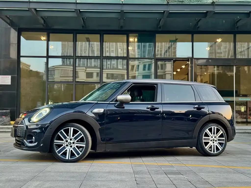 MINI Clubman — фото 1