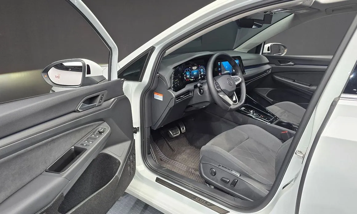 Volkswagen Golf 2024 из KR, фото 8