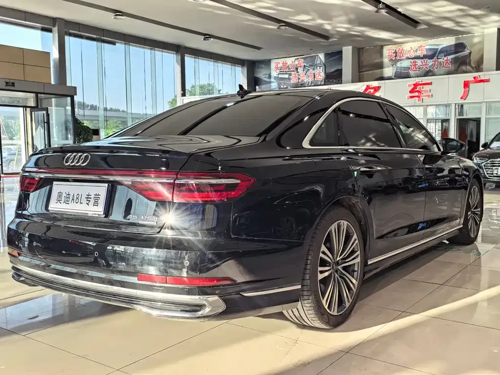 Audi A8 — фото 8