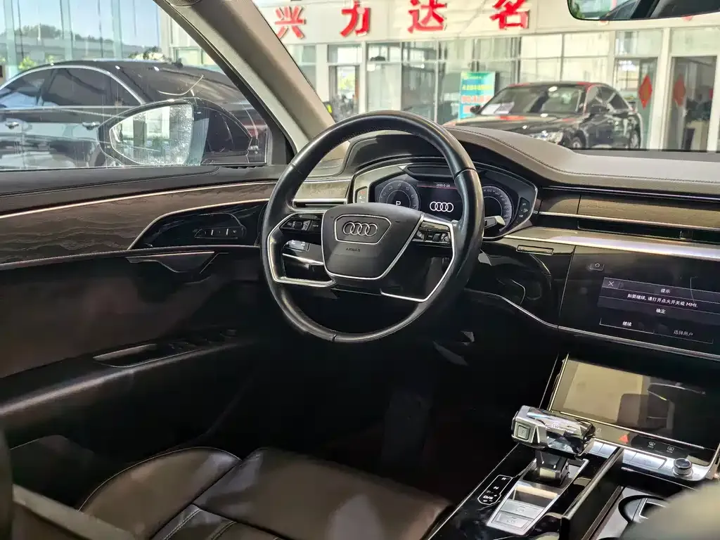 Audi A8 — фото 3