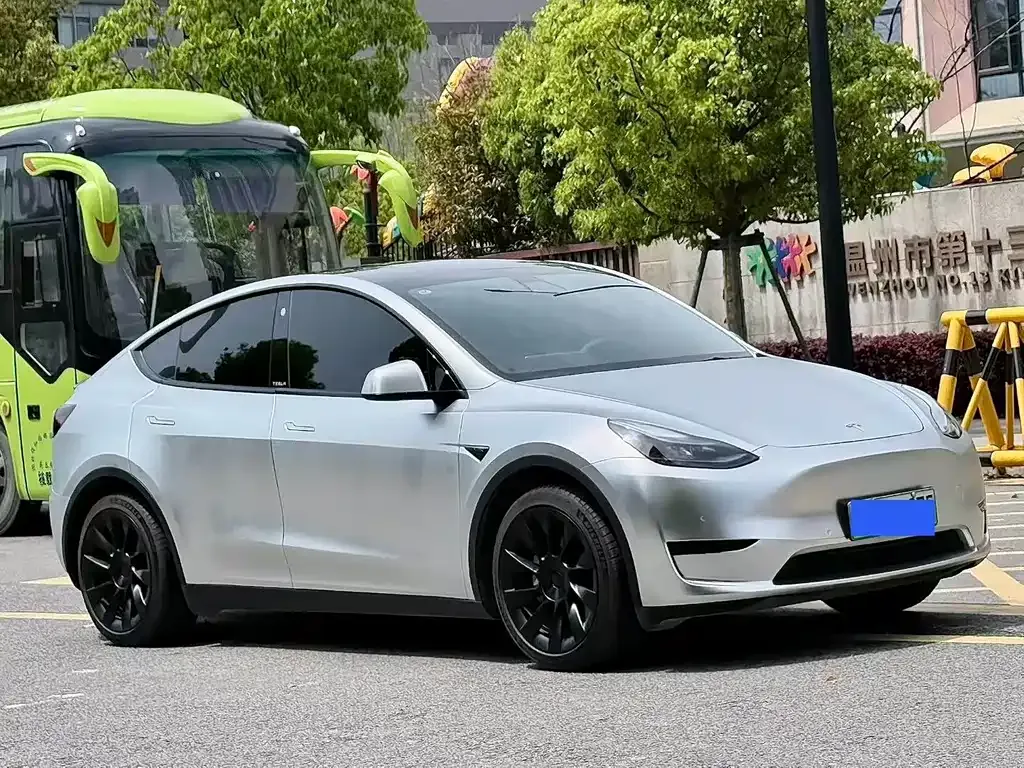 Tesla Model Y — фото 5