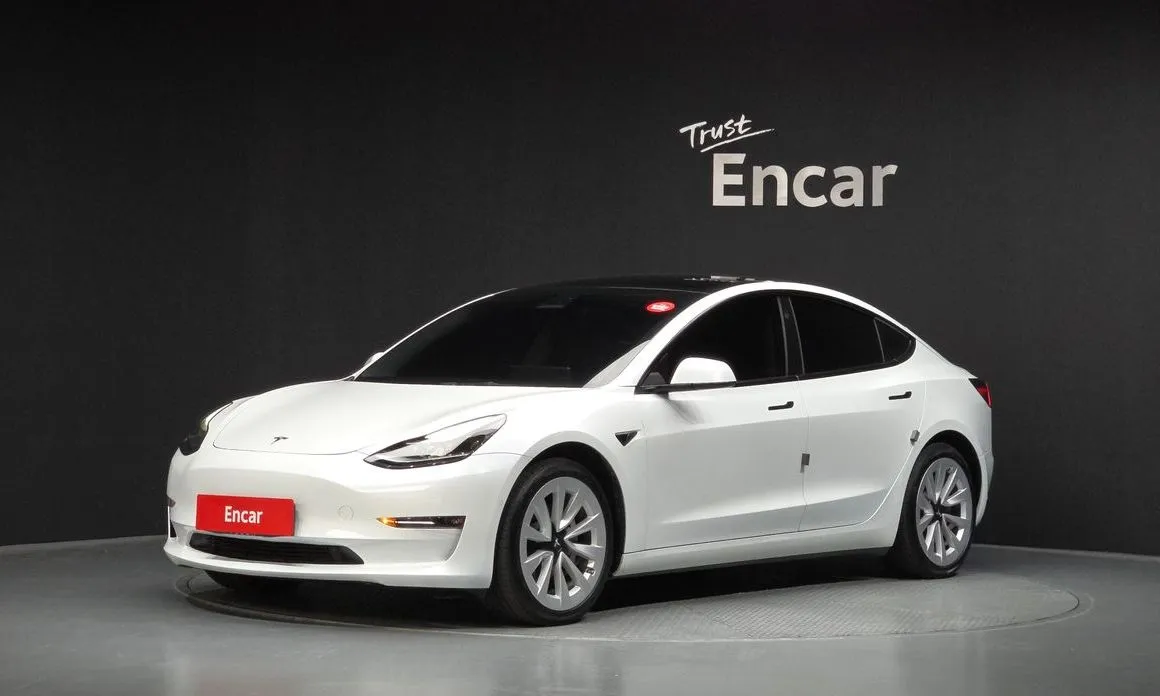 Tesla Model 3 — фото 1