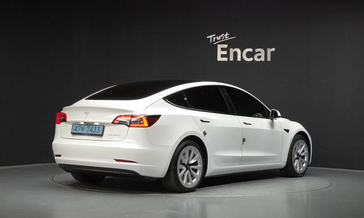 Tesla Model 3 — фото 3