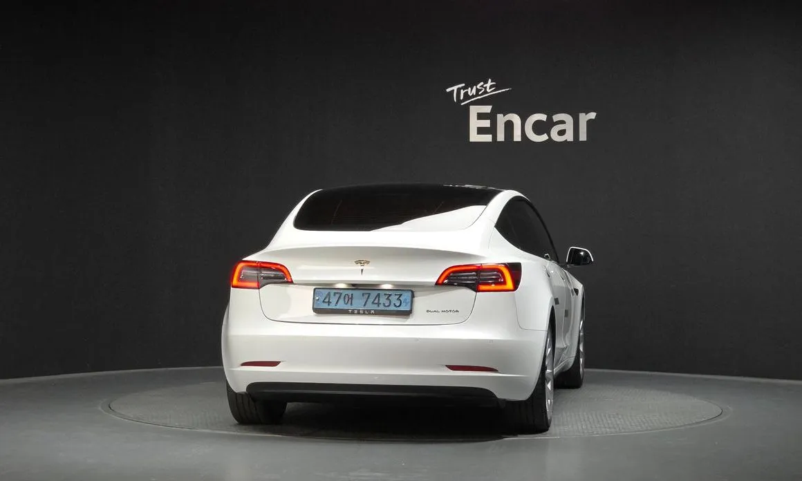 Tesla Model 3 — фото 9