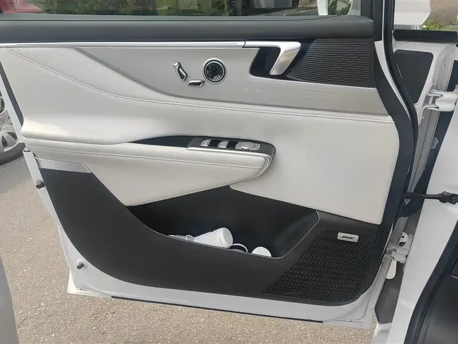 Buick GL8 Hybrid — фото 9