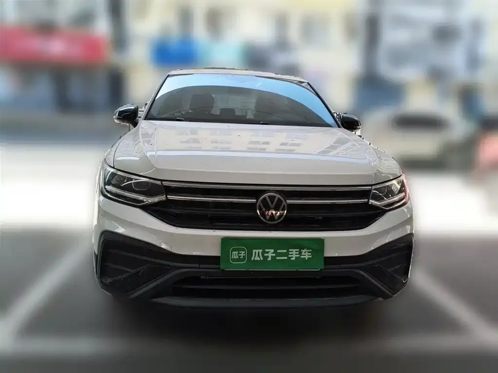 Volkswagen Tiguan L — фото 2