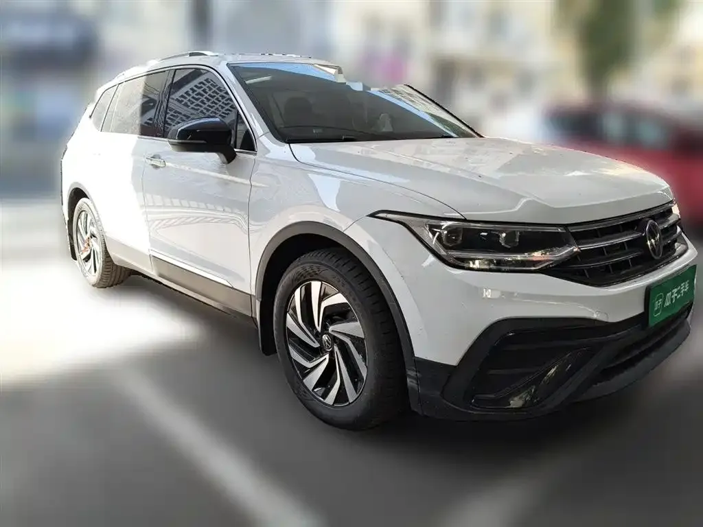 Volkswagen Tiguan L — фото 3