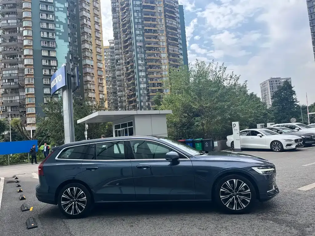 Volvo V60 2023 из CN, фото 9