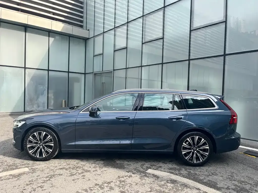 Volvo V60 2023 из CN, фото 8