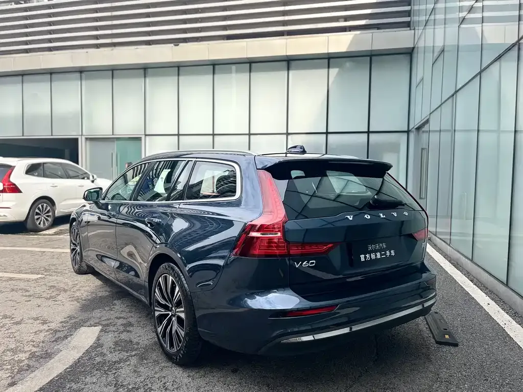 Volvo V60 2023 из CN, фото 10