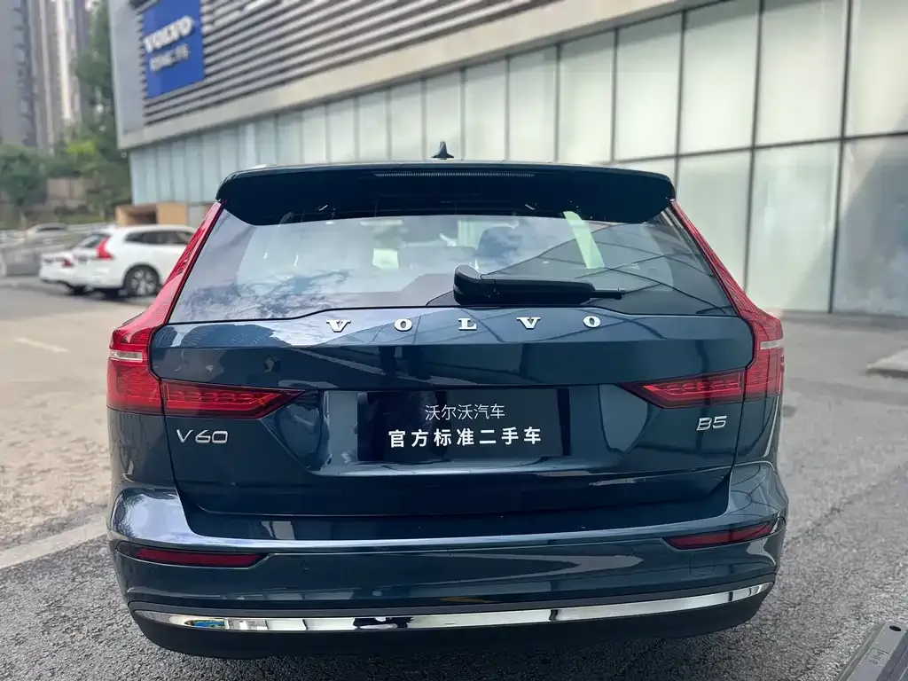 Volvo V60 2023 из CN, фото 4