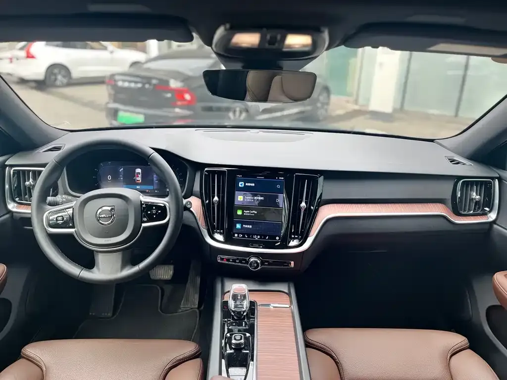 Volvo V60 2023 из CN, фото 5