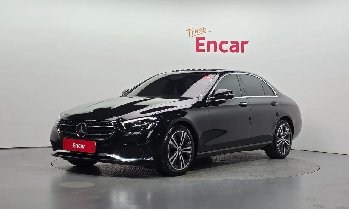 Mercedes-Benz E-Class — фото 1