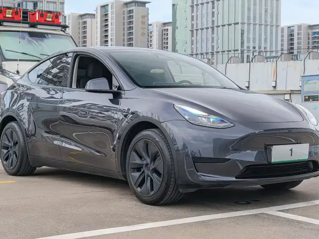 Tesla Model Y — фото 7