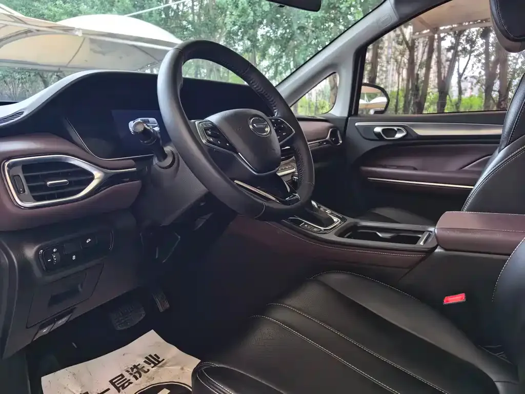 GAC Motor Trumpchi M6 — фото 10