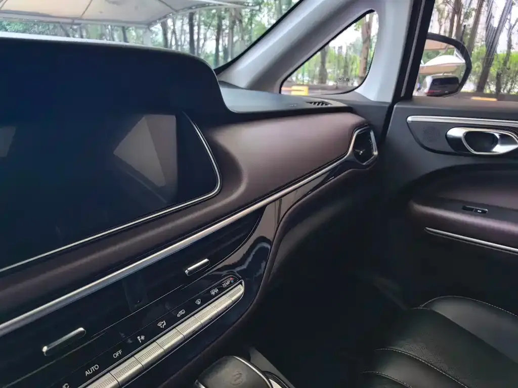 GAC Motor Trumpchi M6 — фото 6