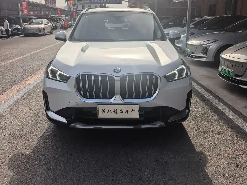BMW X1 — фото 1