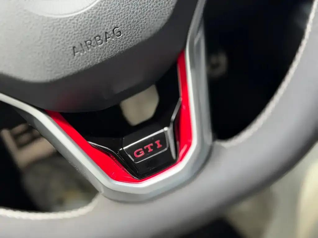 Volkswagen Golf GTI — фото 8