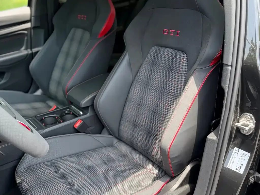 Volkswagen Golf GTI — фото 6