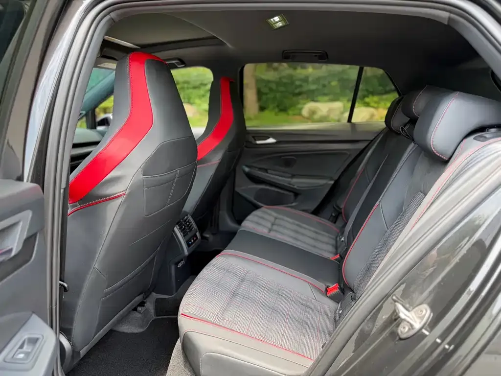 Volkswagen Golf GTI — фото 10