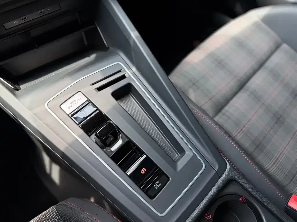 Volkswagen Golf GTI — фото 3