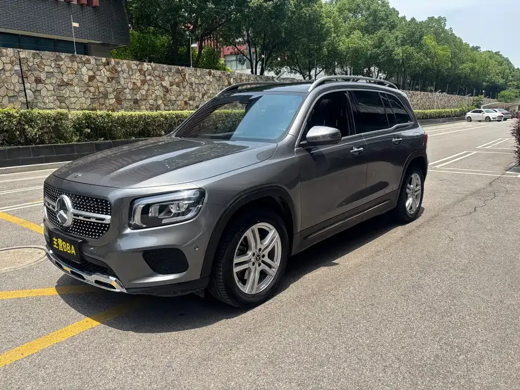 Mercedes-Benz GLB — фото 1