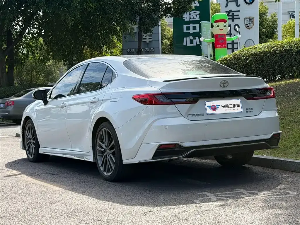 Toyota Camry — фото 6