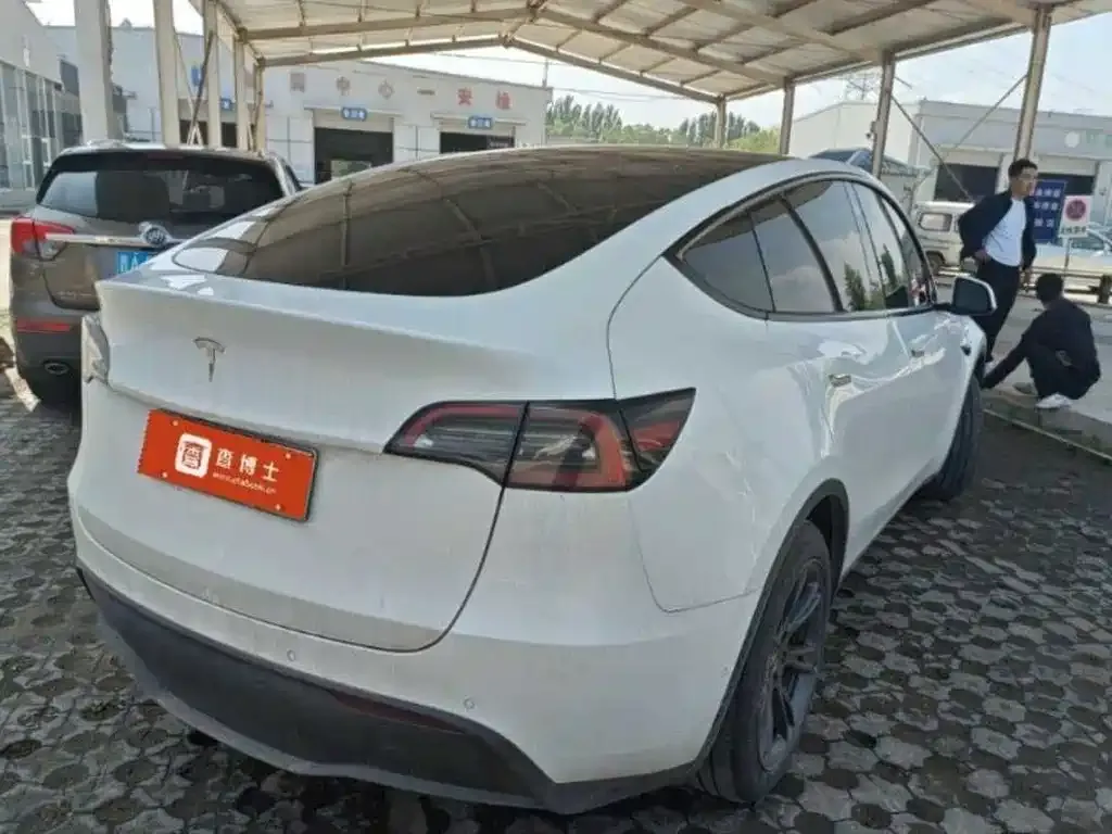 Tesla Model Y — фото 5