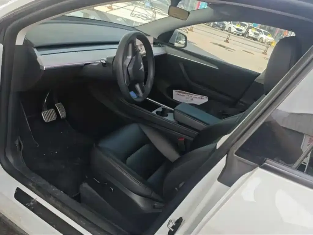 Tesla Model Y — фото 3