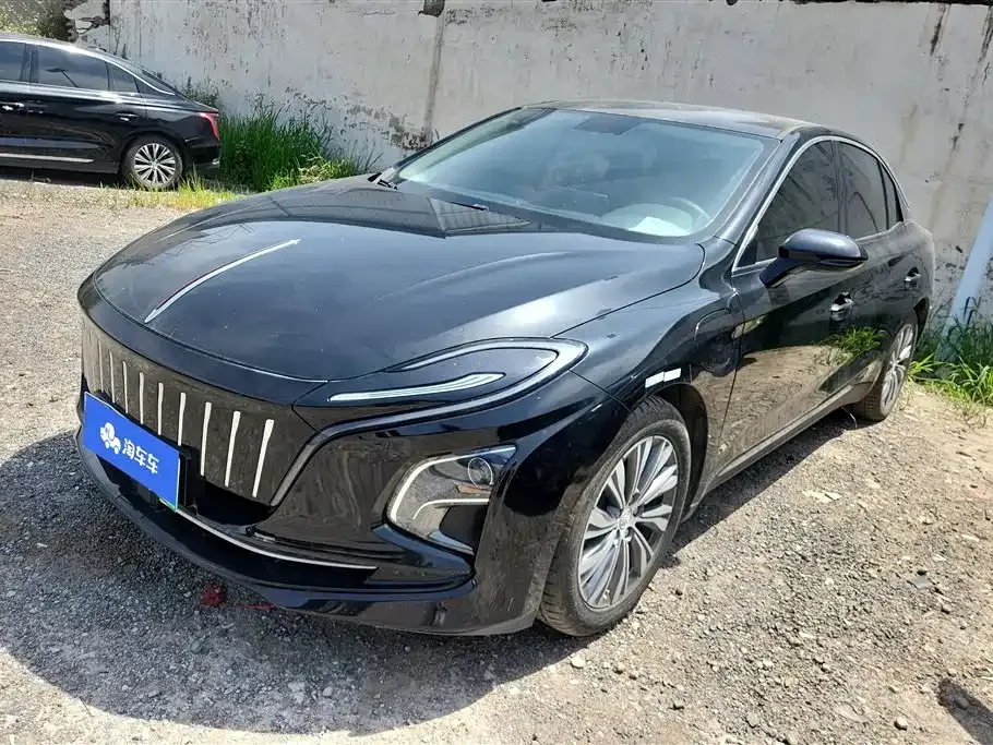 Hongqi E-QM5