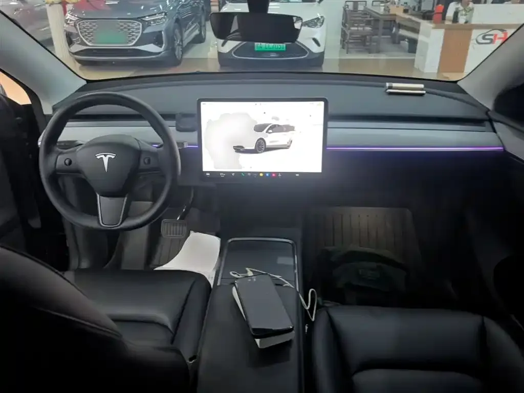 Tesla Model Y — фото 10
