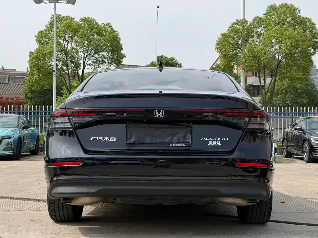 Honda Accord — фото 8