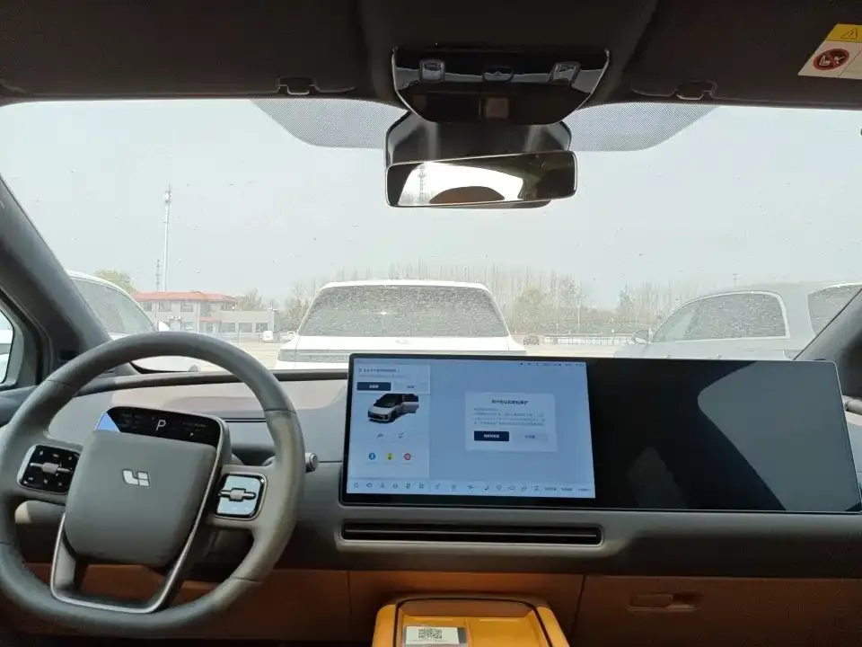 Li Auto i8 — фото 3