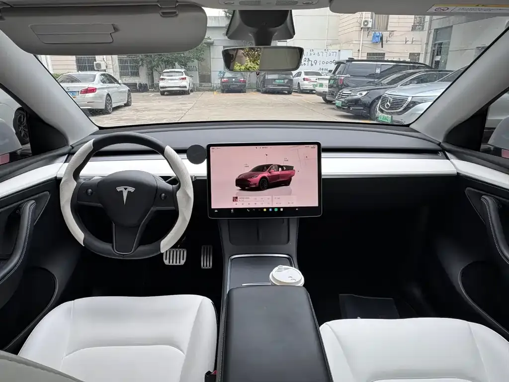 Tesla Model Y — фото 7