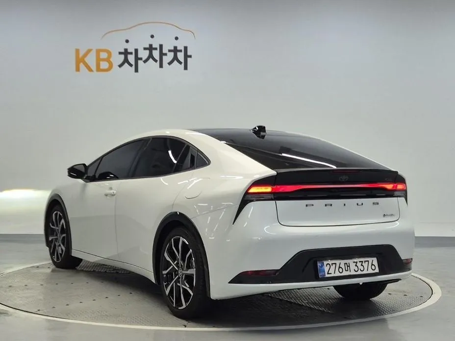 Toyota Prius 2024 из KR, фото 6