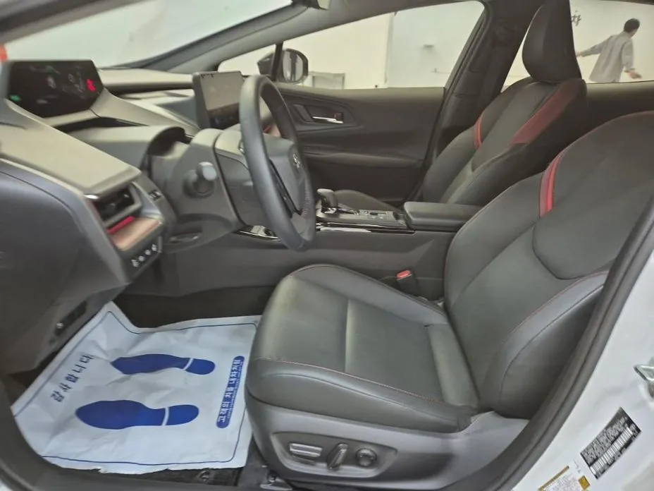 Toyota Prius 2024 из KR, фото 9