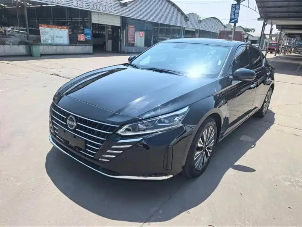 Nissan Teana — фото 1