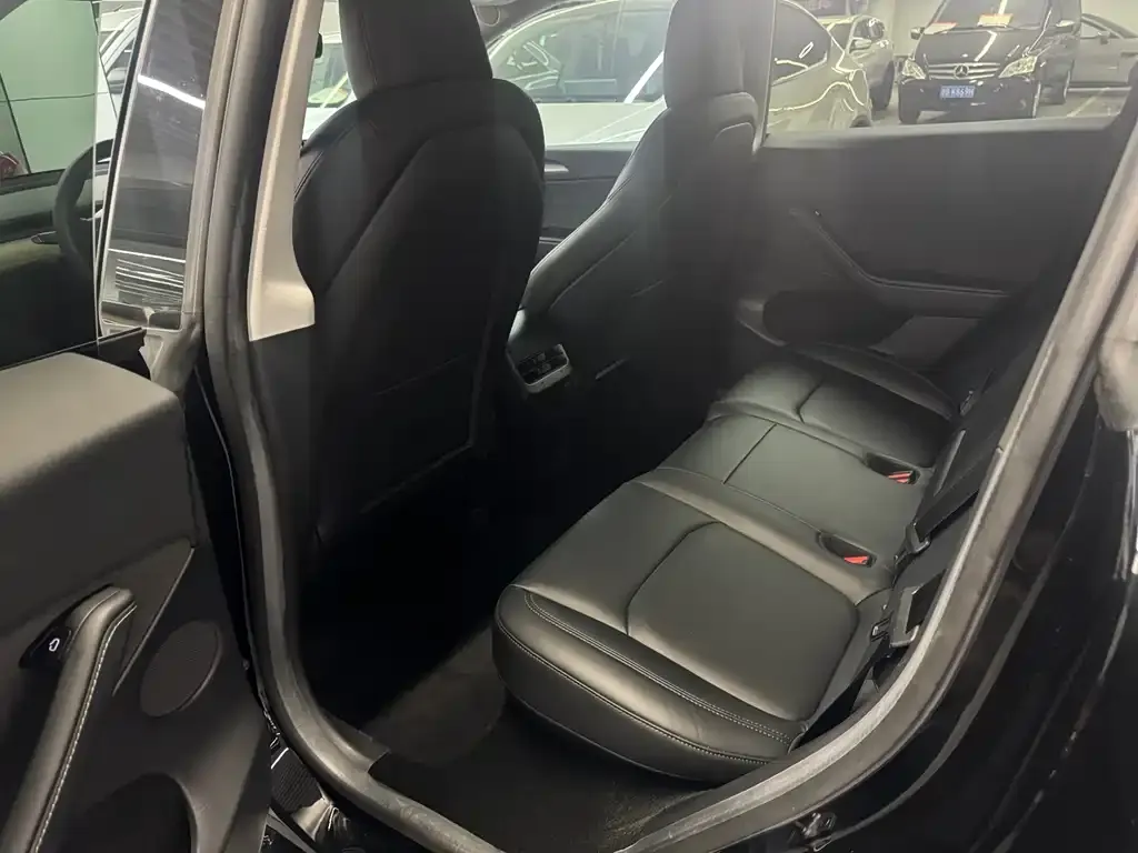 Tesla Model Y 2023 из CN, фото 8