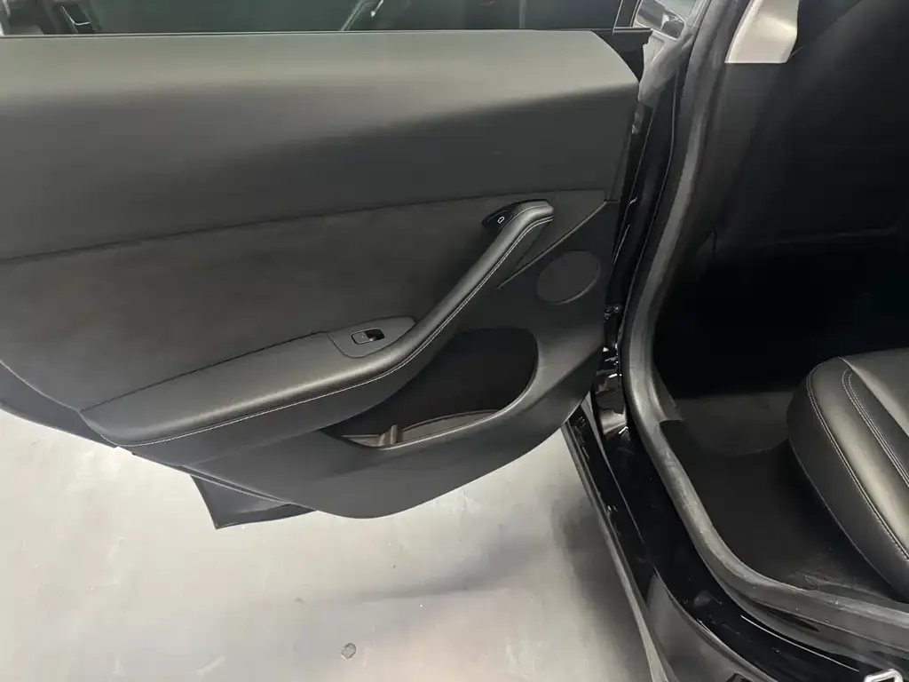 Tesla Model Y 2023 из CN, фото 10