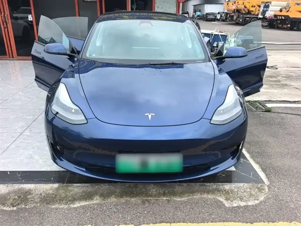 Tesla Model 3 — фото 9