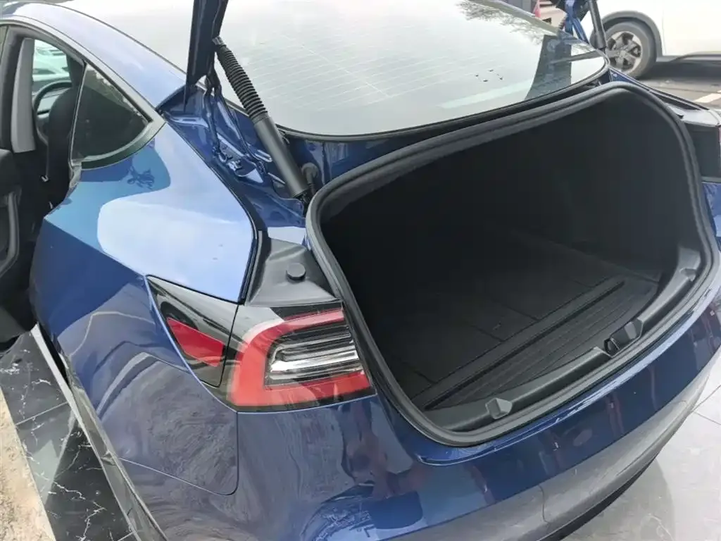 Tesla Model 3 — фото 8