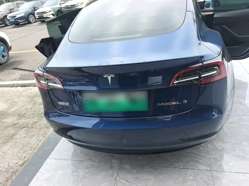 Tesla Model 3 — фото 6