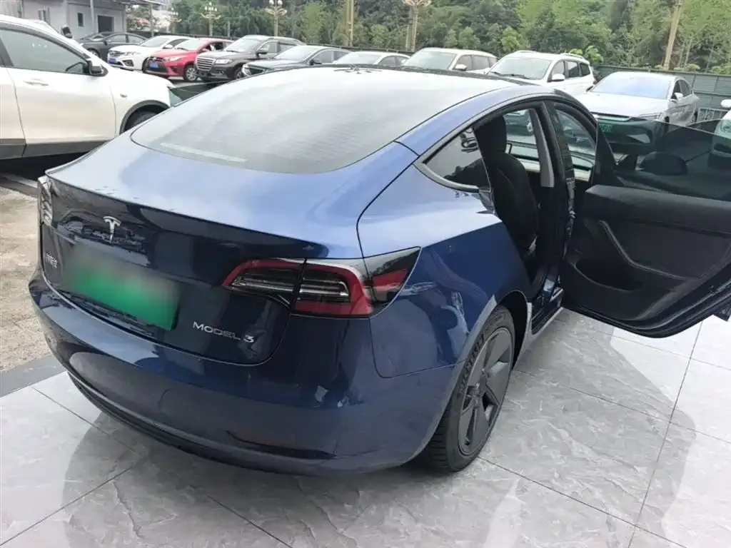 Tesla Model 3 — фото 4