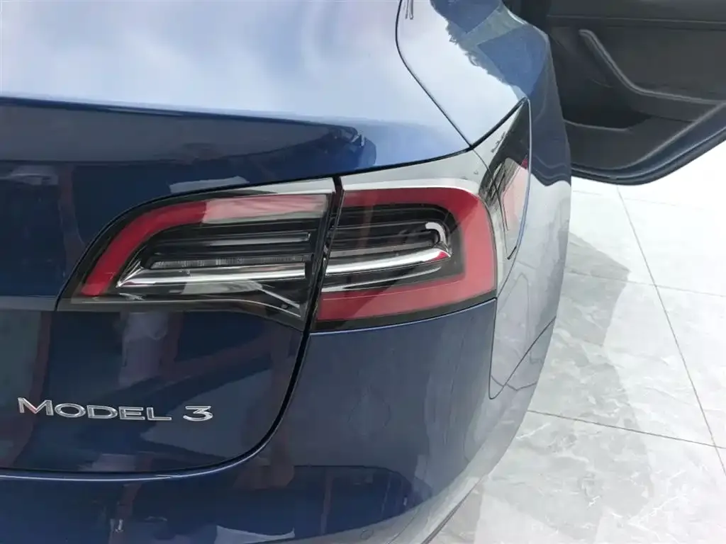 Tesla Model 3 — фото 5