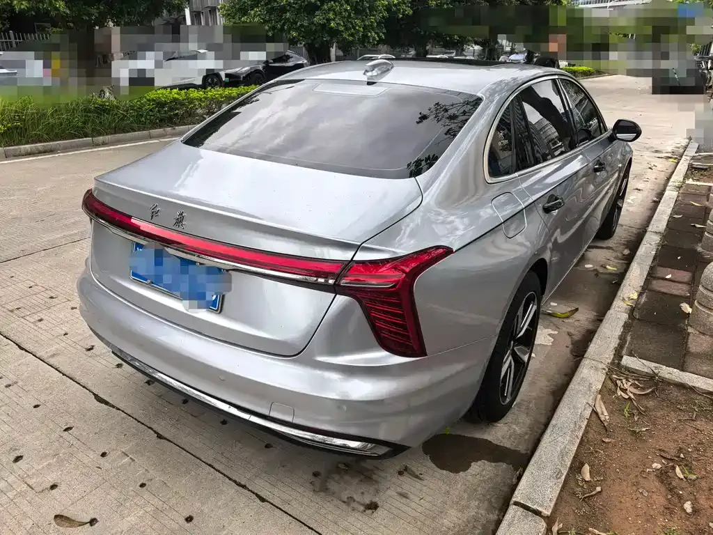 Hongqi H5 — фото 6