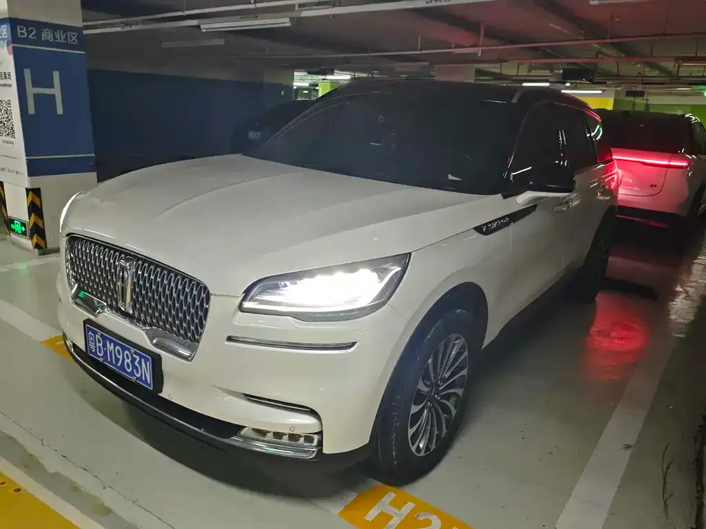 Lincoln Aviator — фото 1