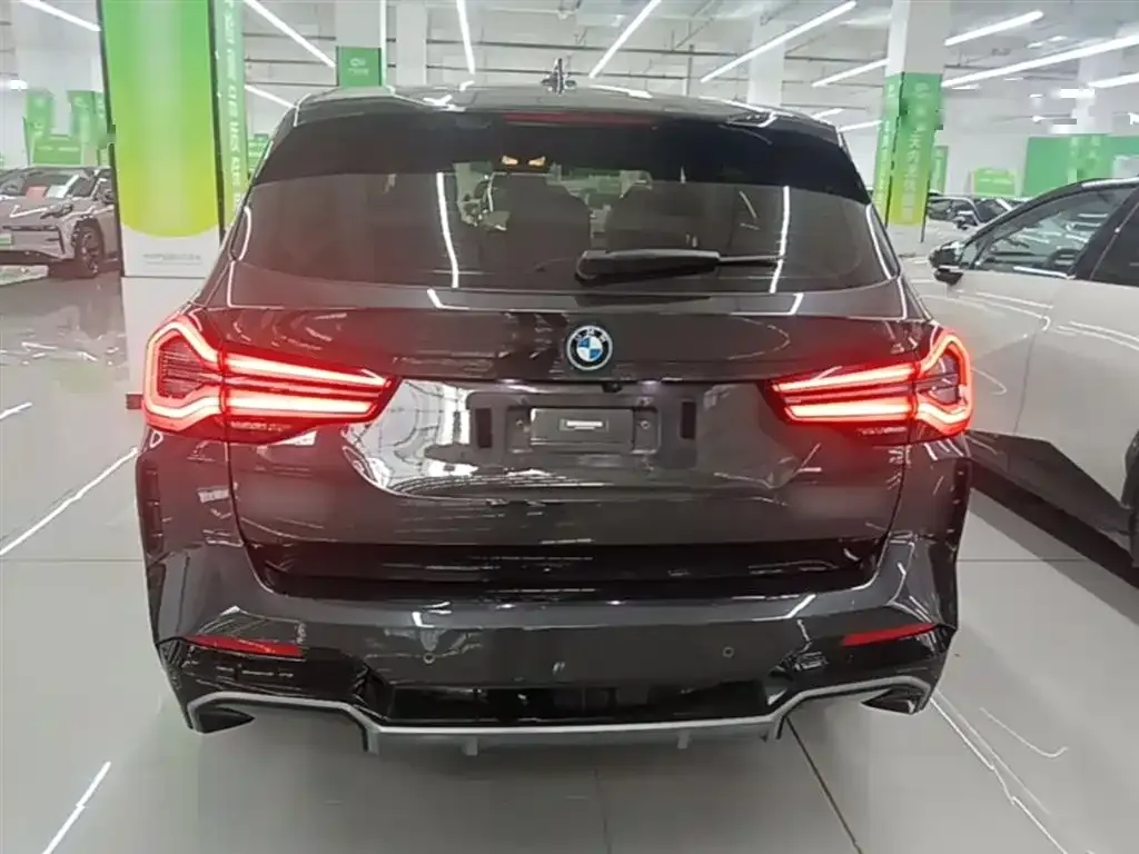 BMW iX3 — фото 9